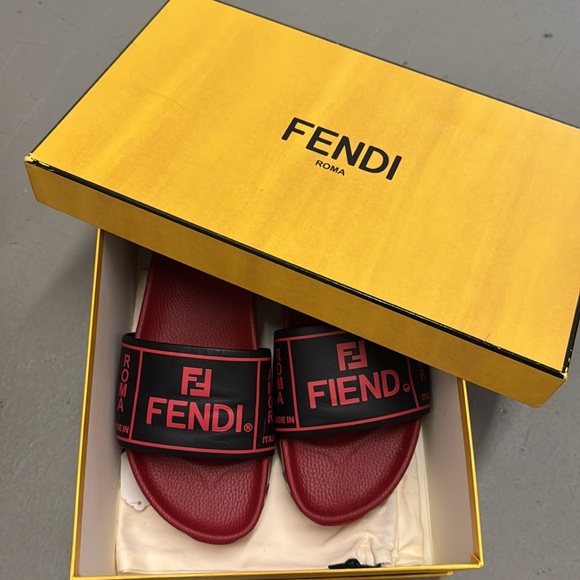 FENDI Fiend Roma Amor black red leather air sole slides sandals - Picture 7 of 8